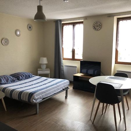 Charmant studio au cœur du village de voreppe Extérieur photo