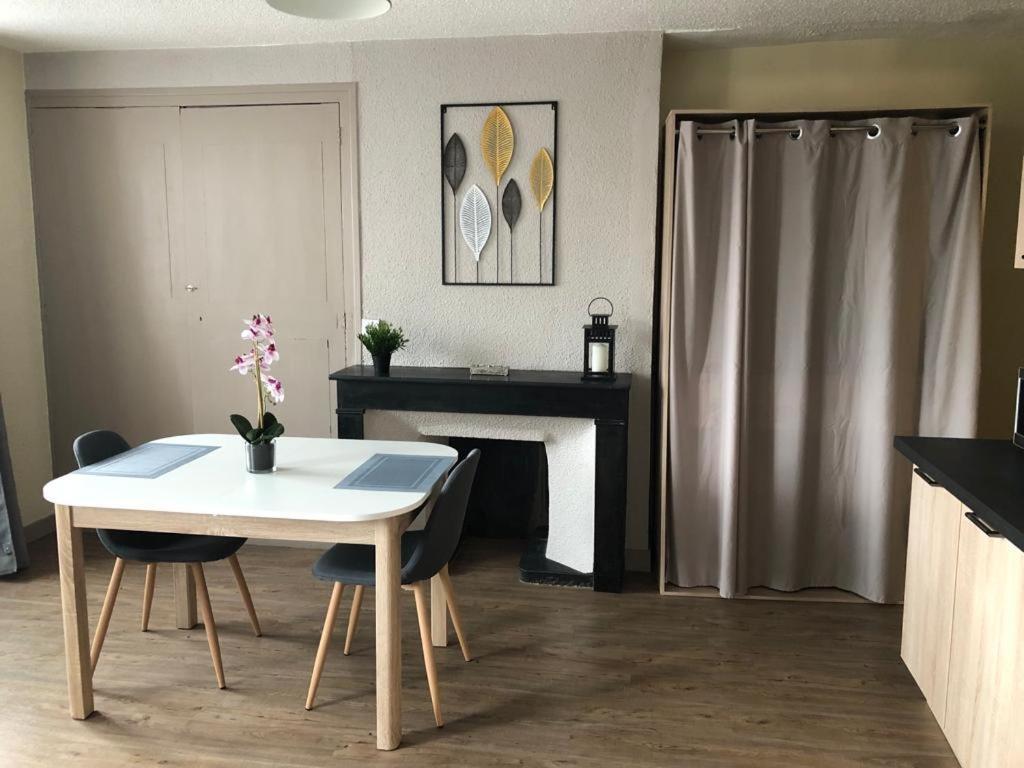 Charmant studio au cœur du village de voreppe Extérieur photo