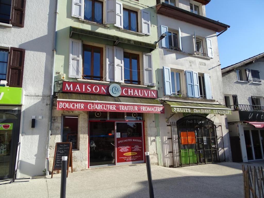Charmant studio au cœur du village de voreppe Extérieur photo